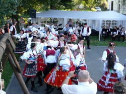 Název souboru=hody_2011_68.jpg
Velikost souboru=927KB
Rozměry=1133x850
Datum přidání=13. Září 2011 hody_2011_68.jpg