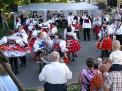 Název souboru=hody_2011_72.jpg
Velikost souboru=983KB
Rozměry=1133x850
Datum přidání=13. Září 2011 hody_2011_72.jpg