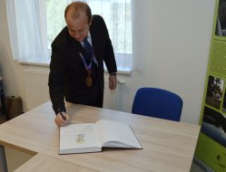 Název souboru=Vitani_obcanku_2017-19.JPG
Velikost souboru=397KB
Rozměry=1366x1041
Datum přidání=28. Říjen 2017 Vitani_obcanku_2017-19.JPG