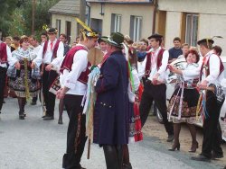 Název souboru=040919hody0004.jpg
Velikost souboru=98KB
Rozměry=814x615
Datum přidání=05. Únor 2006 040919hody0004.jpg