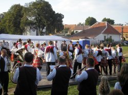 Název souboru=060916hody0022.JPG
Velikost souboru=84KB
Rozměry=512x384
Datum přidání=01. Říjen 2006 060916hody0022.JPG