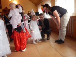Název souboru=Maskarni_2015_71.JPG
Velikost souboru=138KB
Rozměry=600x450
Datum přidání=11. Květen 2015 Maskarni_2015_71.JPG